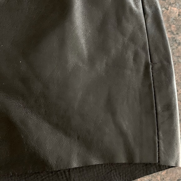American Apparel size 24/25 leather short - Picture 9 of 15